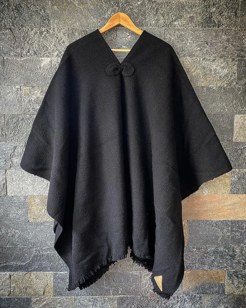 Poncho Premium Tradicional Negro 1