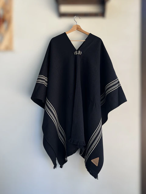 Poncho Exclusivo Tradicional Negro Raya