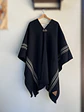 Poncho Exclusivo Tradicional Negro Raya - Miniatura 1