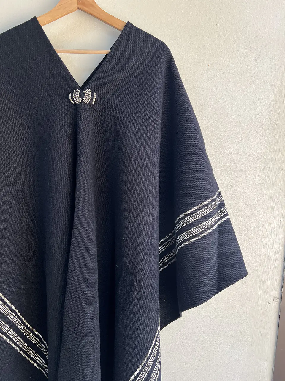 Poncho Exclusivo Tradicional Negro Raya 2
