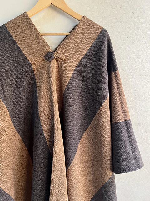 Poncho Exclusivo Rayas Marrón  Tradicional
