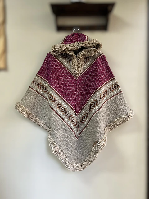 Poncho Tres Puntas Fuccia