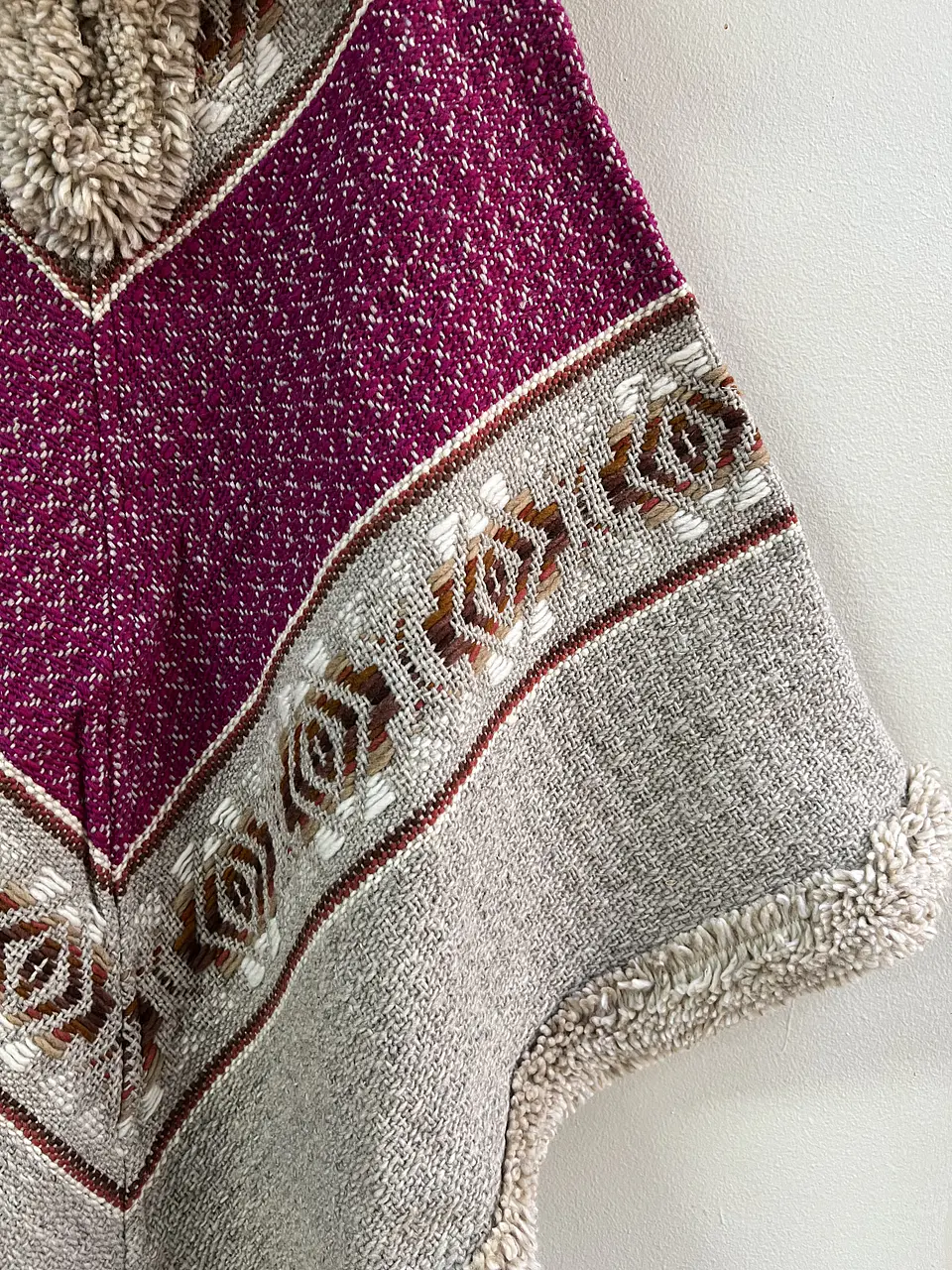 Poncho Tres Puntas Fuccia 2