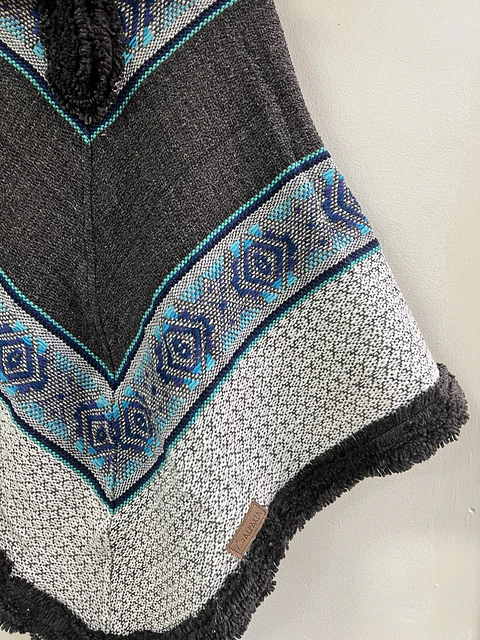 Poncho Tres Puntas Marengo