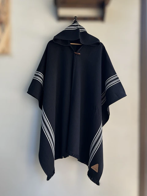 Poncho Exclusivo Negro Raya