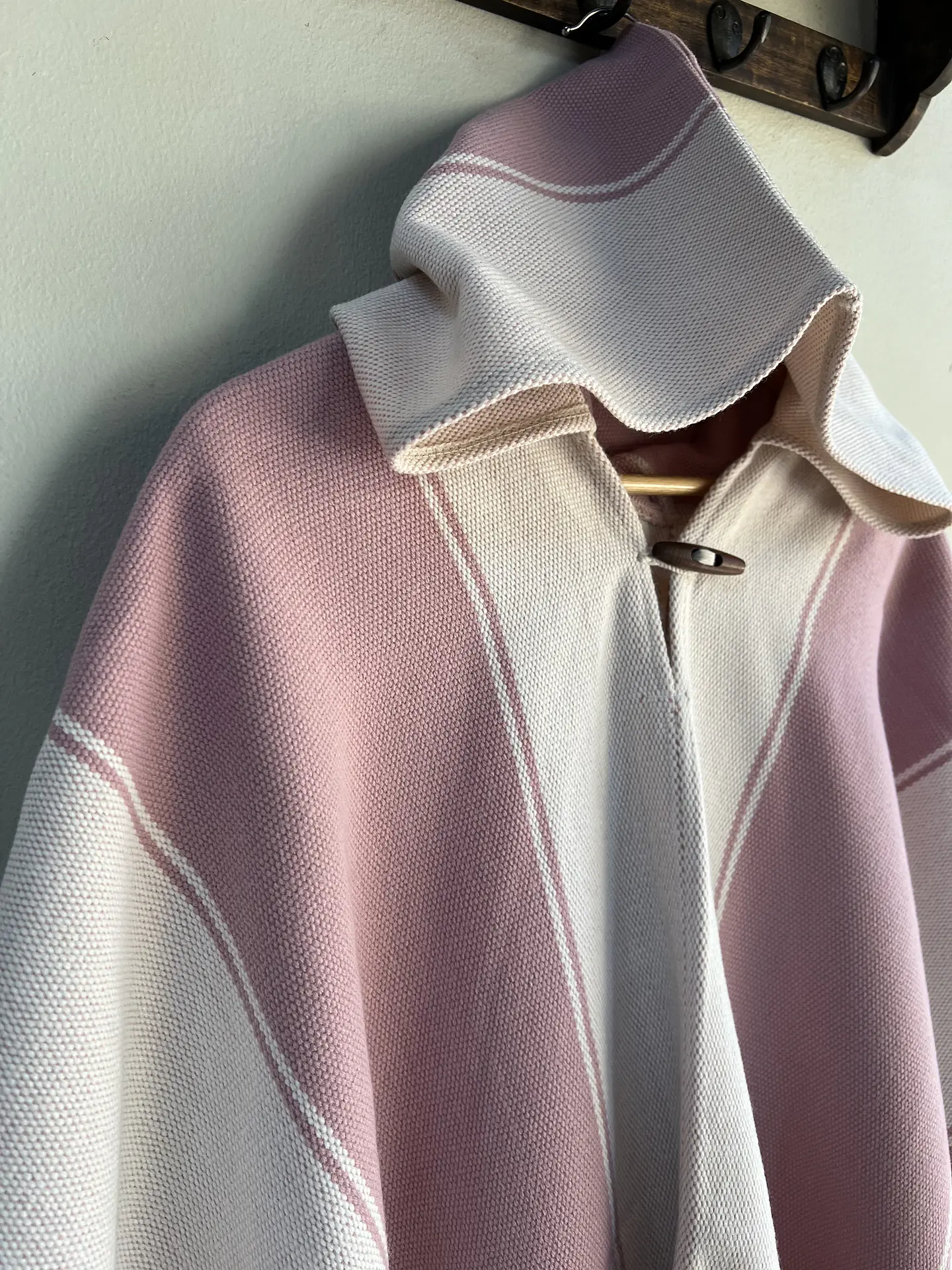 Poncho Exclusivo Palo Rosa & Blanco 3