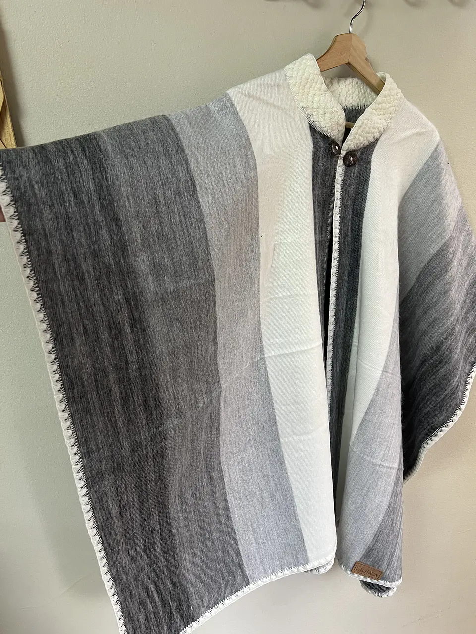 Ruana Raya Gris 2