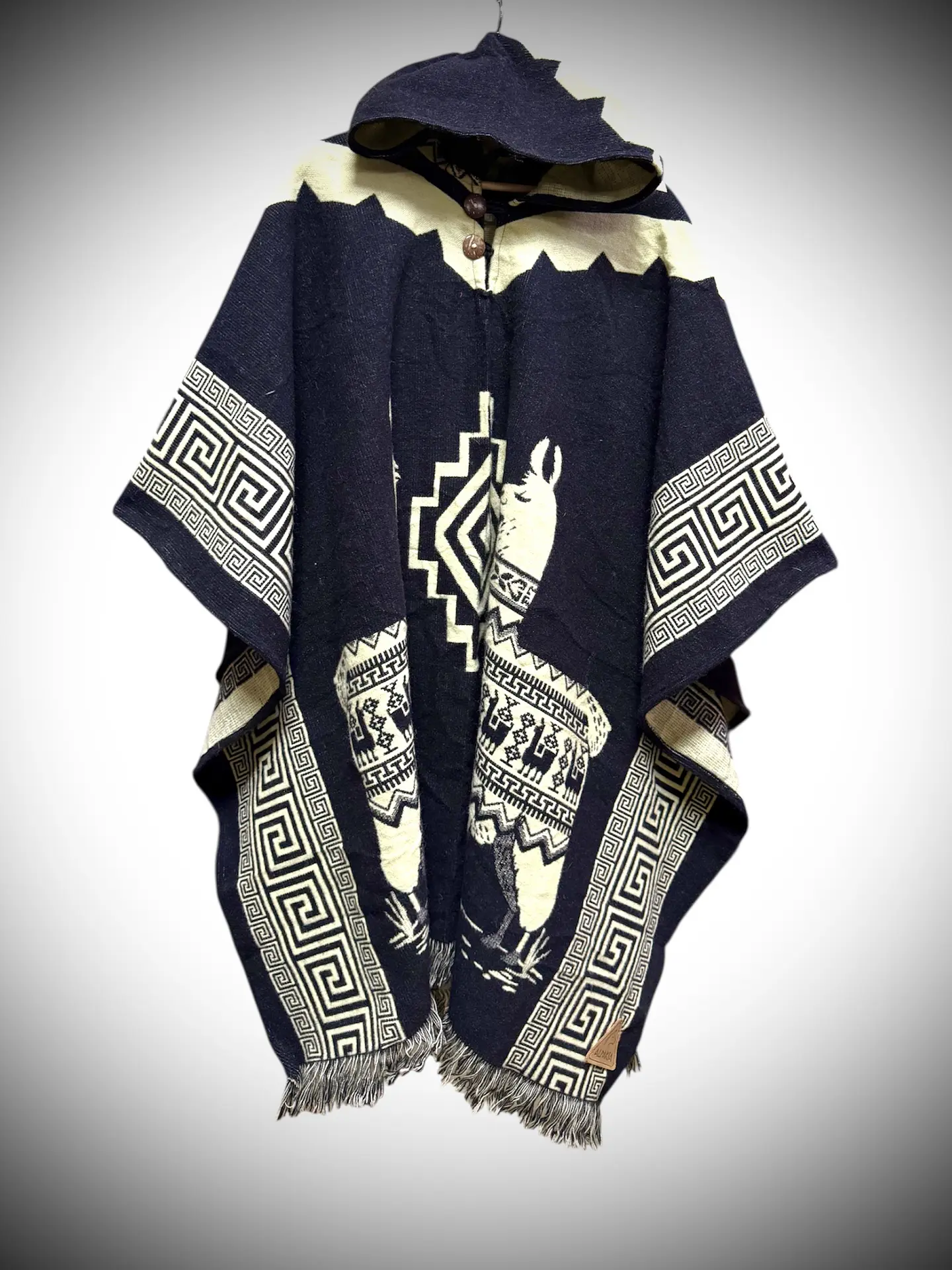 Poncho Lama 1