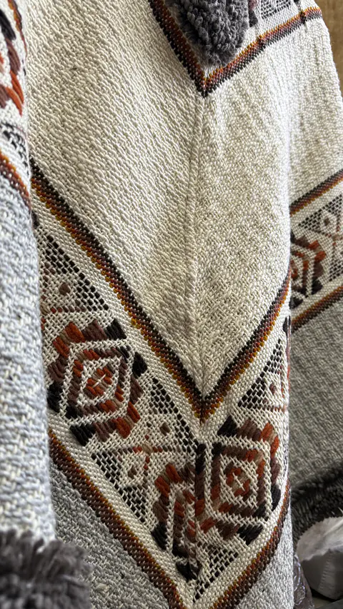 Poncho Tres Puntas Blanco