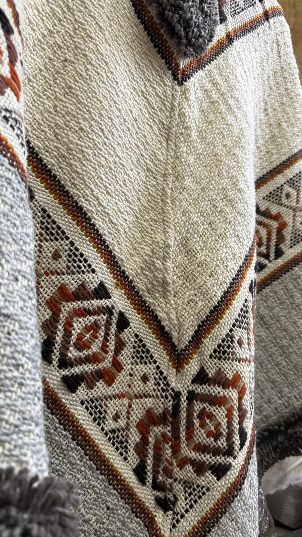 Poncho Tres Puntas Blanco 2