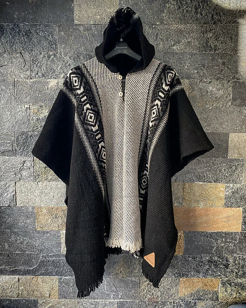 Poncho Capucha Negro/blanco