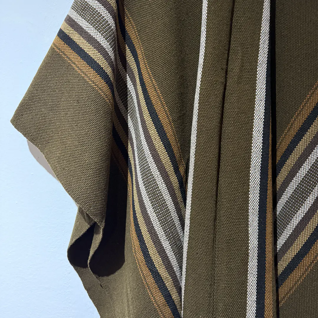 Poncho Verde Musgo Raya 3