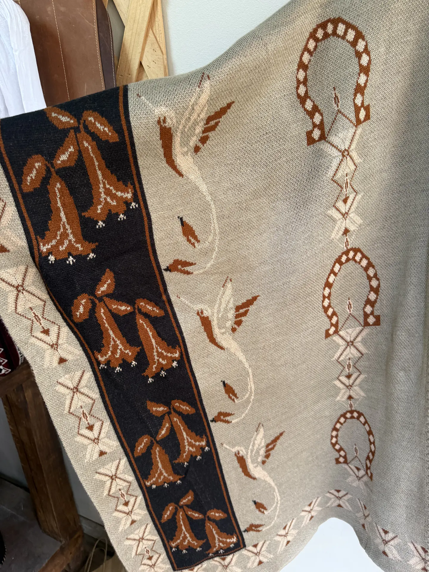 Ruana Chilena Beige 2