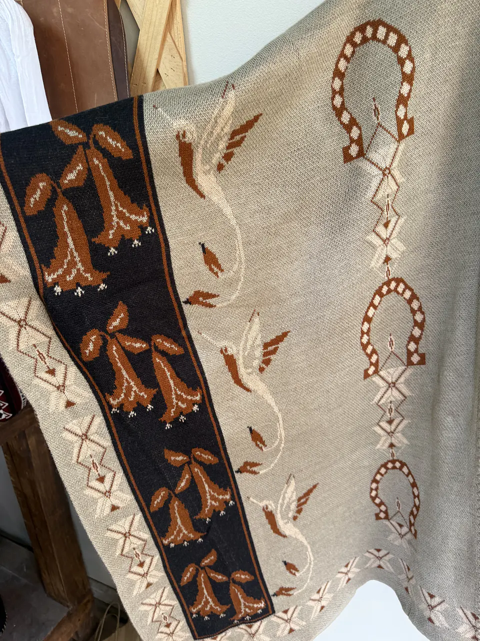 Ruana Chilena Beige 2