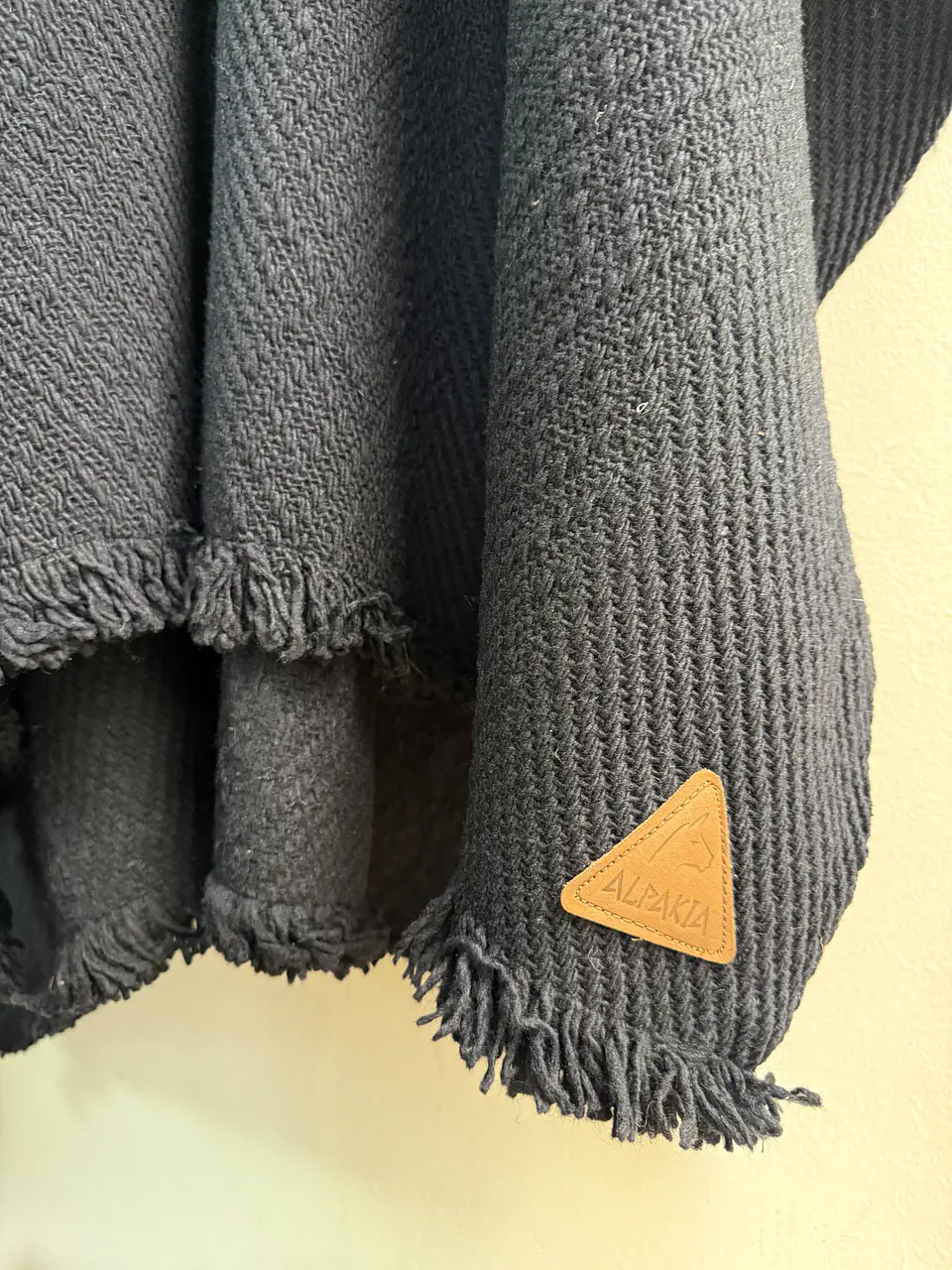Poncho Full Negro Coqueado Premium 3