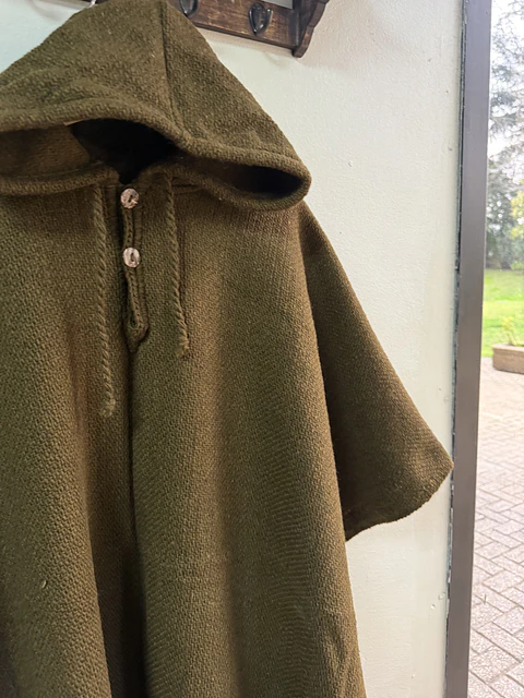 Poncho Capucha Verde Musgo