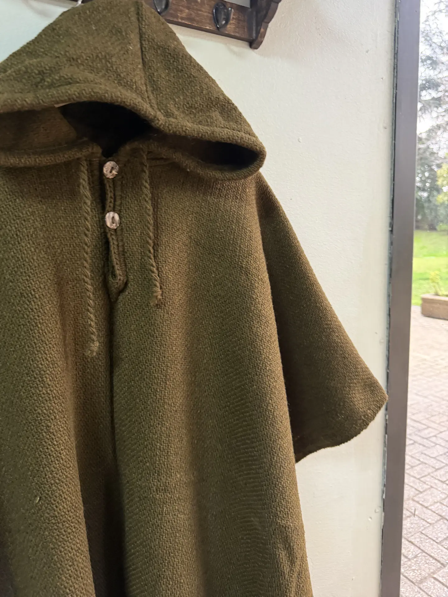 Poncho Capucha Verde Musgo 2