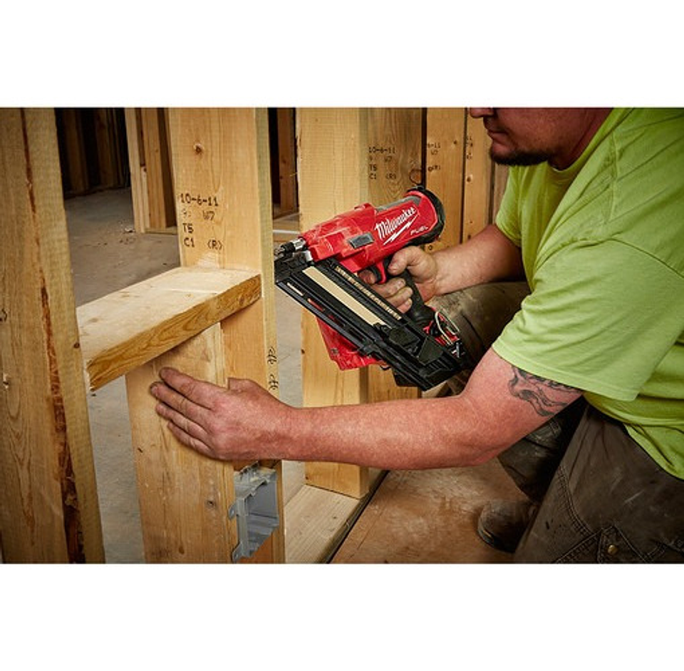 Clavadora Milwaukee M18 Fuel 2745-20 3