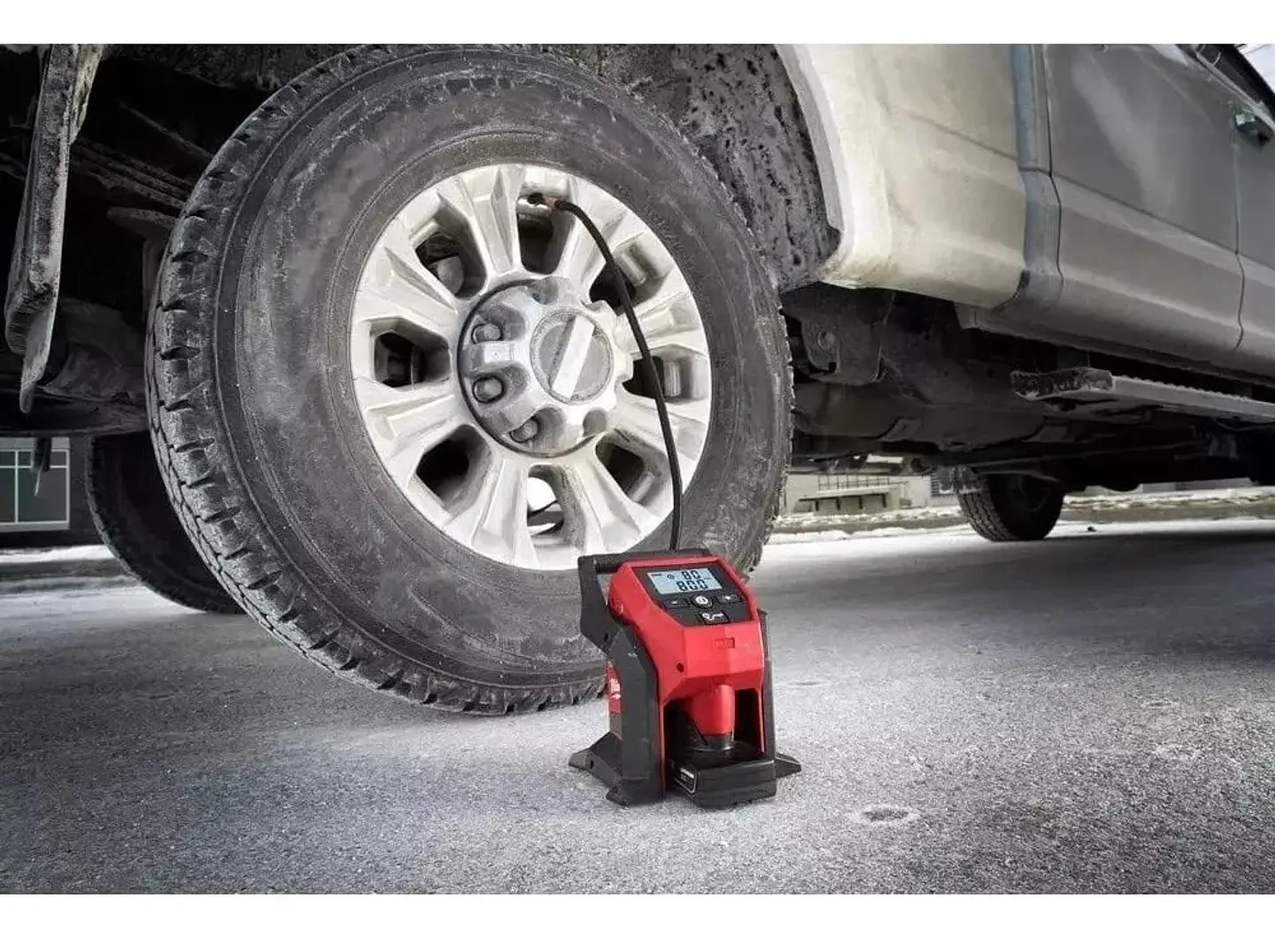 Inflador De Neumáticos Inalámbrico M12 Milwaukee 2475-20 3