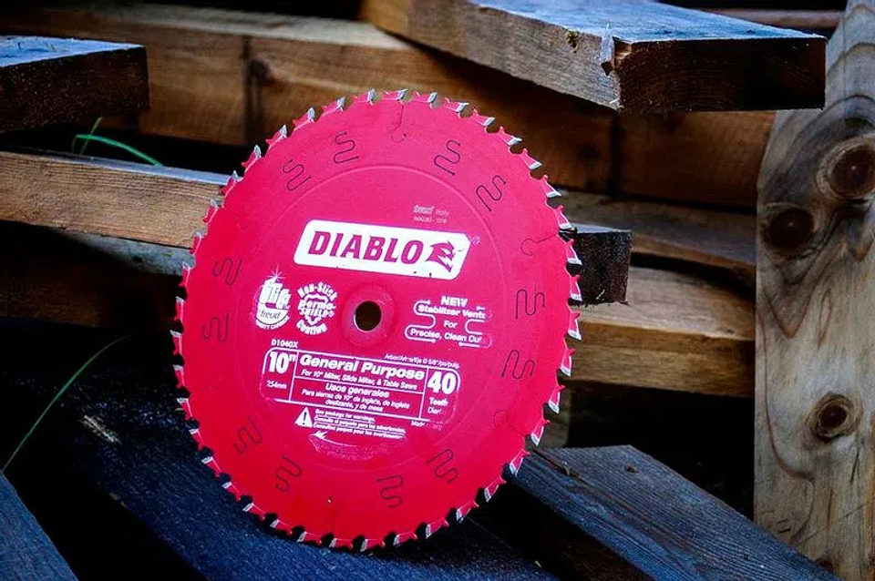 Disco Sierra Diablo 10 PuLG 40 Dientes Rojo 2