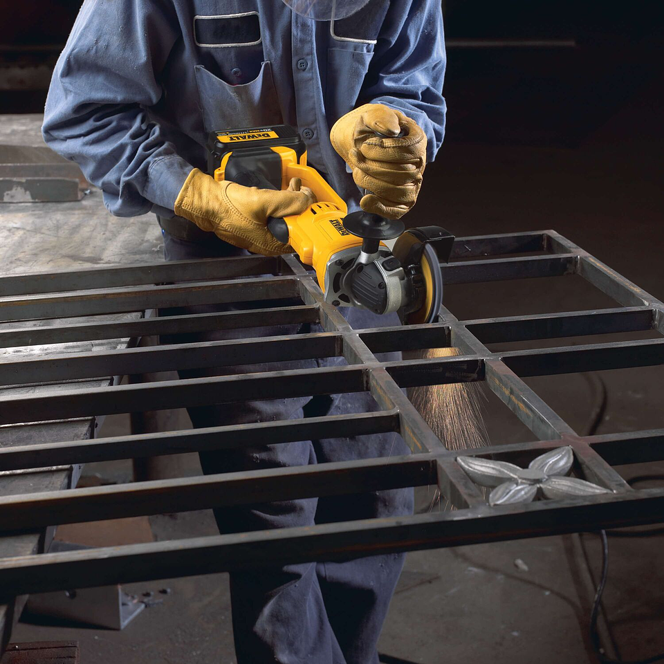 Esmeril Angular inalámbrico 4-1/2 20V DEWALT DCG412B 9