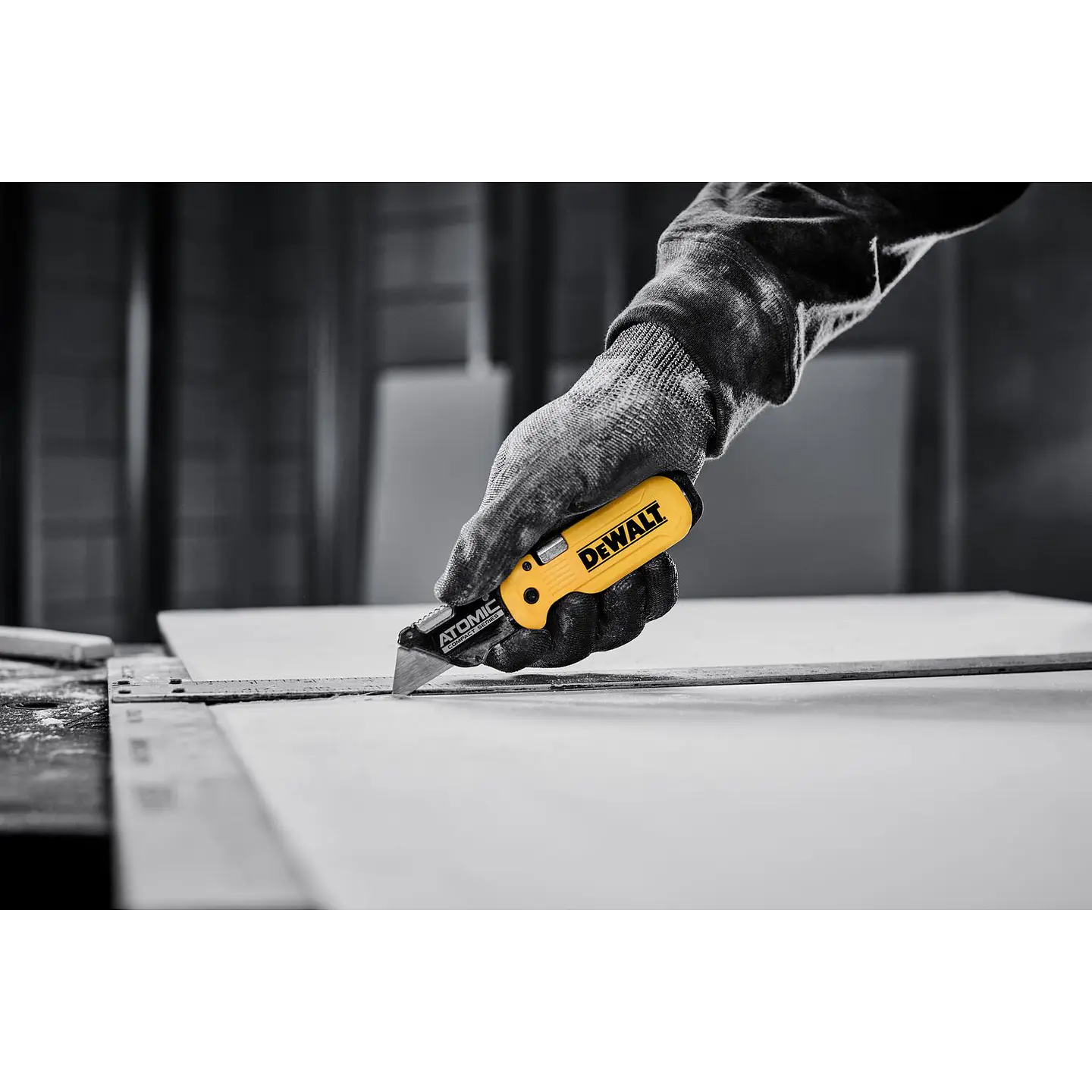 Cuchillo Cartonero Plegable Atomic DeWalt DWHT10990 6