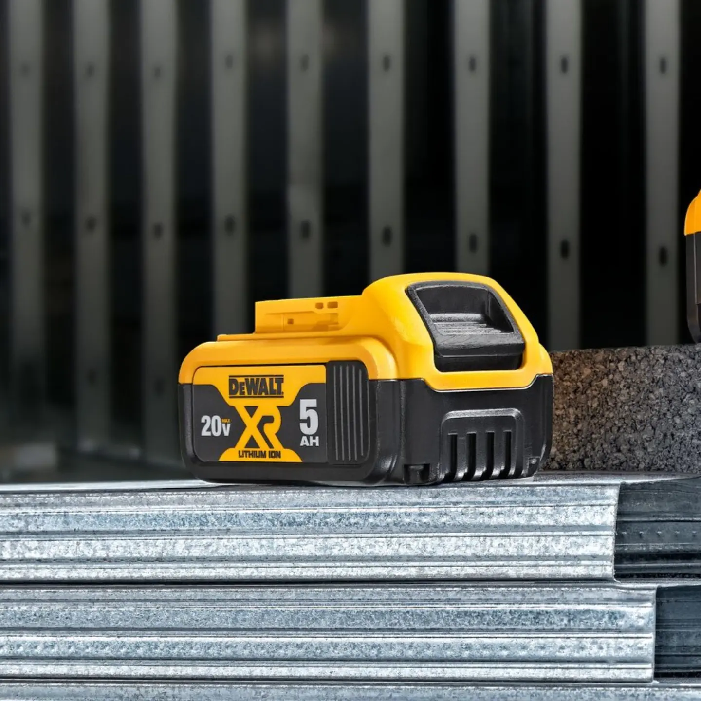 Batería Ion De Litio 20v Dewalt Dcb205-b3 5 Amp  6