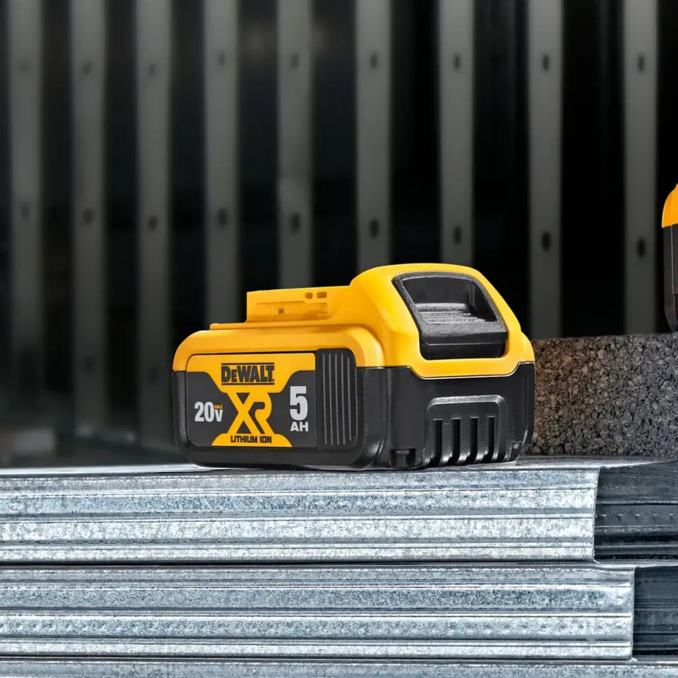 Batería Ion De Litio 20v Dewalt Dcb205-b3 5 Amp  6