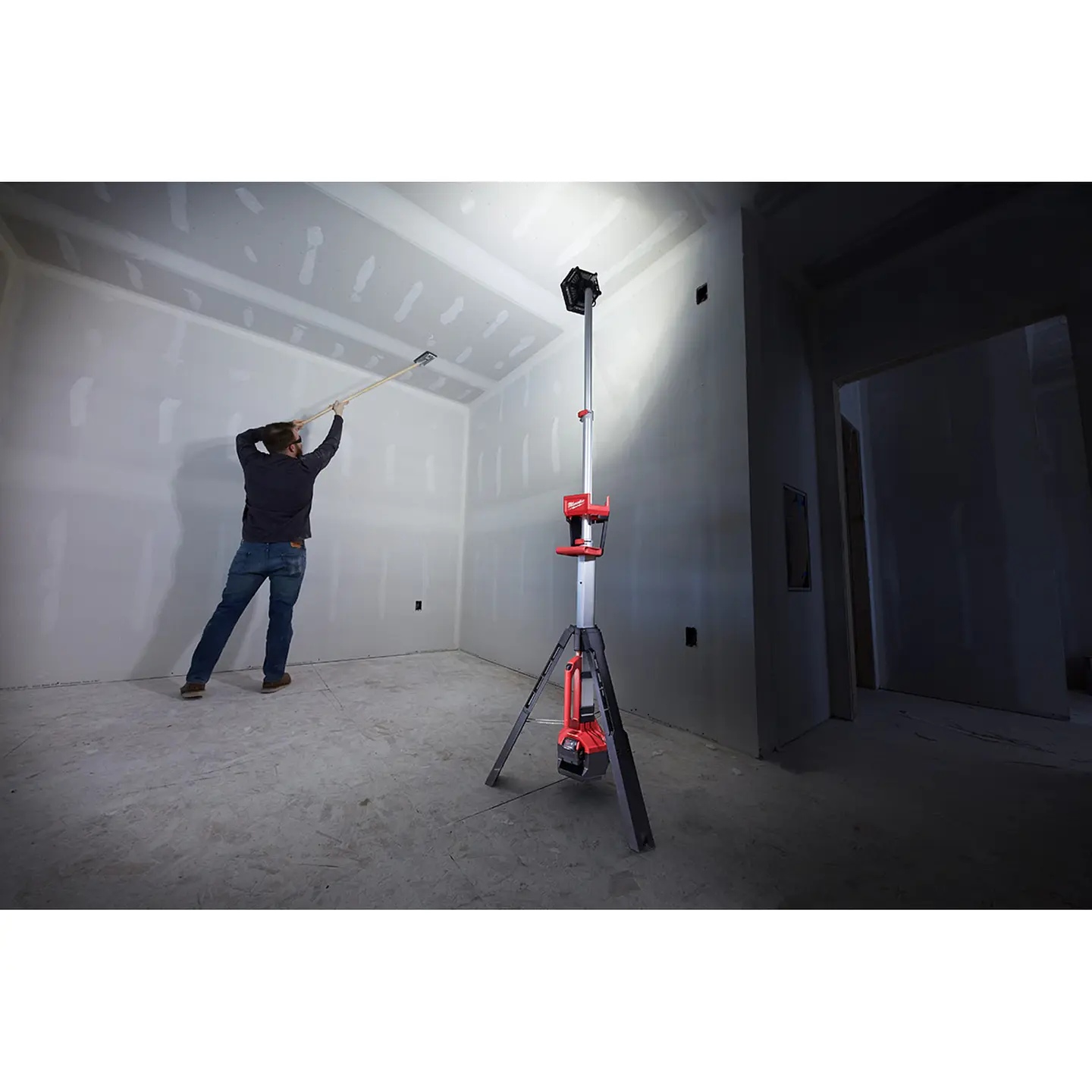 Linterna Led Con Trípode Rocket M18 Milwaukee 5