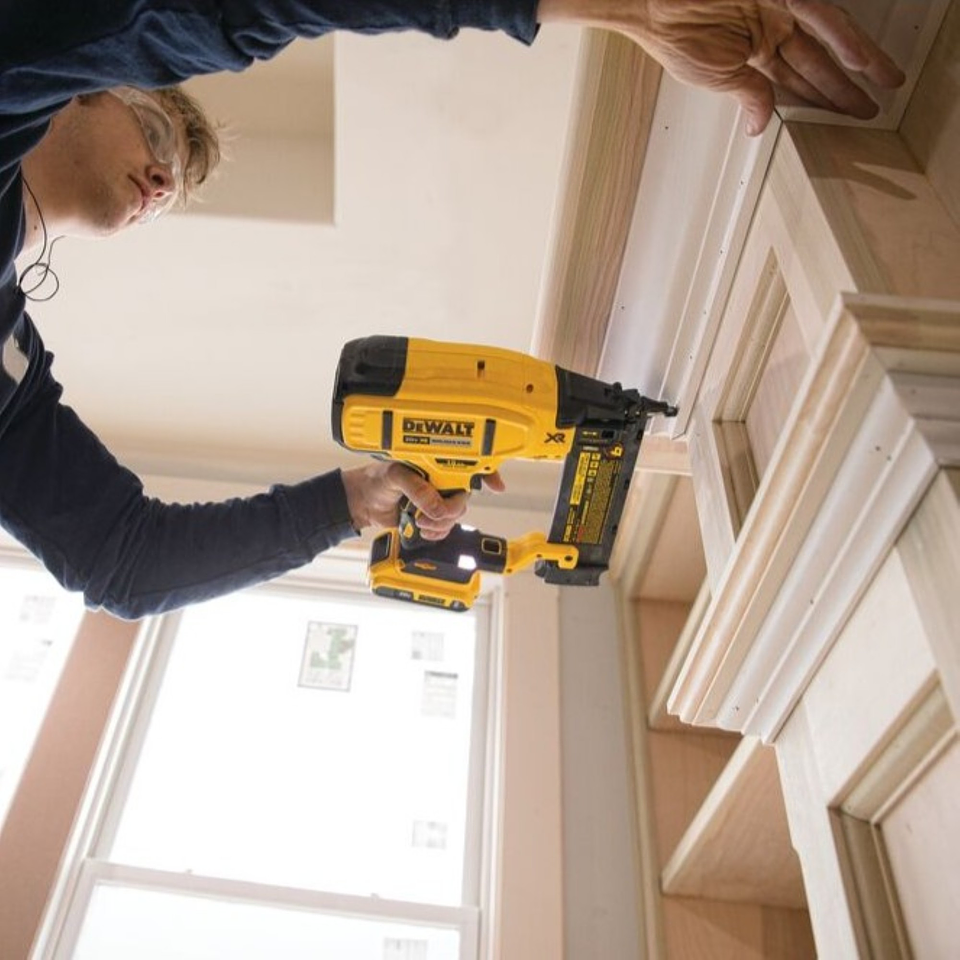 Clavadora Dewalt Dcn680d1 20v Máx Xr Motor Brushless  5