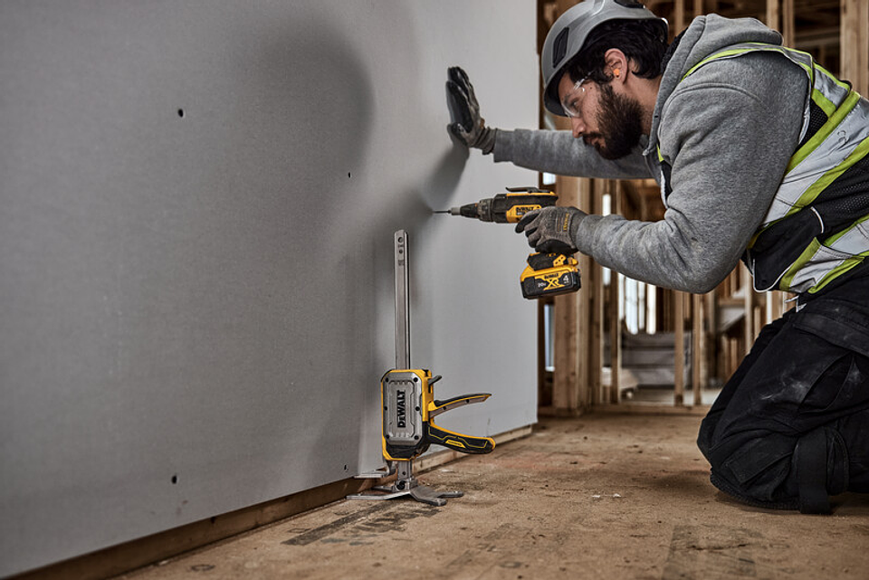 Brazo de Elevación Toughseries DEWALT Capacidad 154kg 6