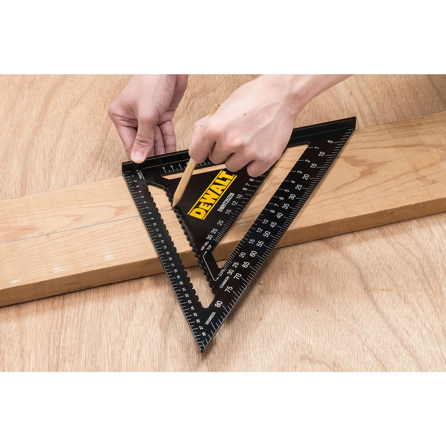 Escuadra Métrica 30cm Dewalt Dwht25228-0 Color Negro 4