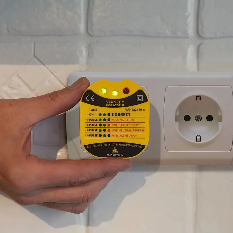 Probador de Enchufes Fatmax Stanley FMHT82569-6 3
