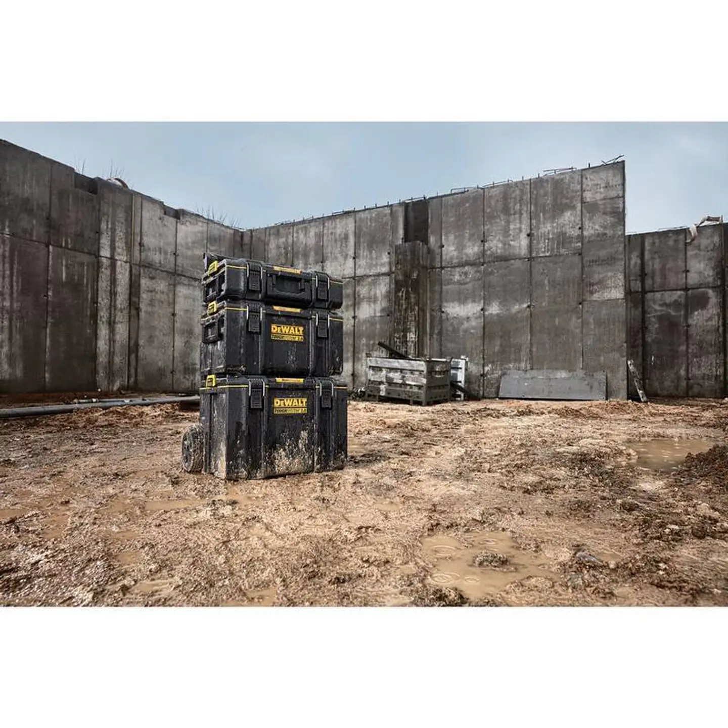 Torre de cajas ToughSystem 2.0 con ruedas DeWalt DWST60437 3