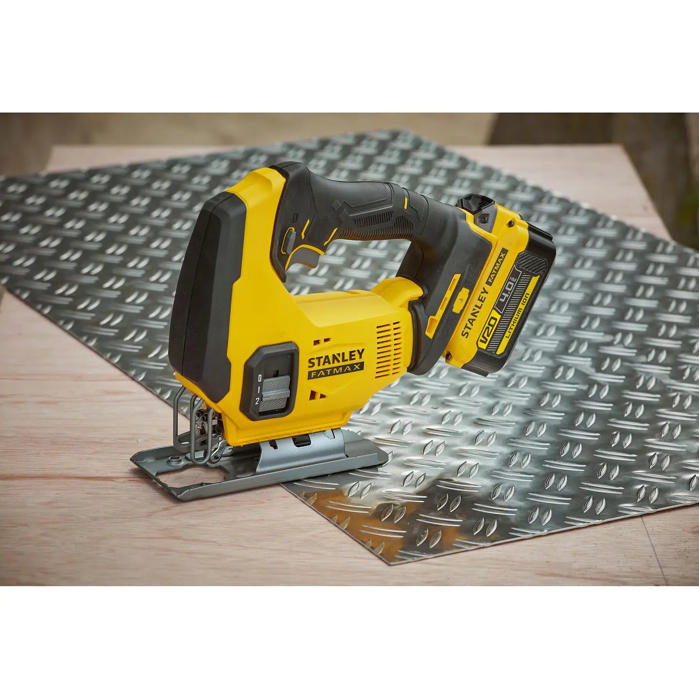 SIERRA CALADORA STANLEY SCJ600B-B3 – 20V MAX  10