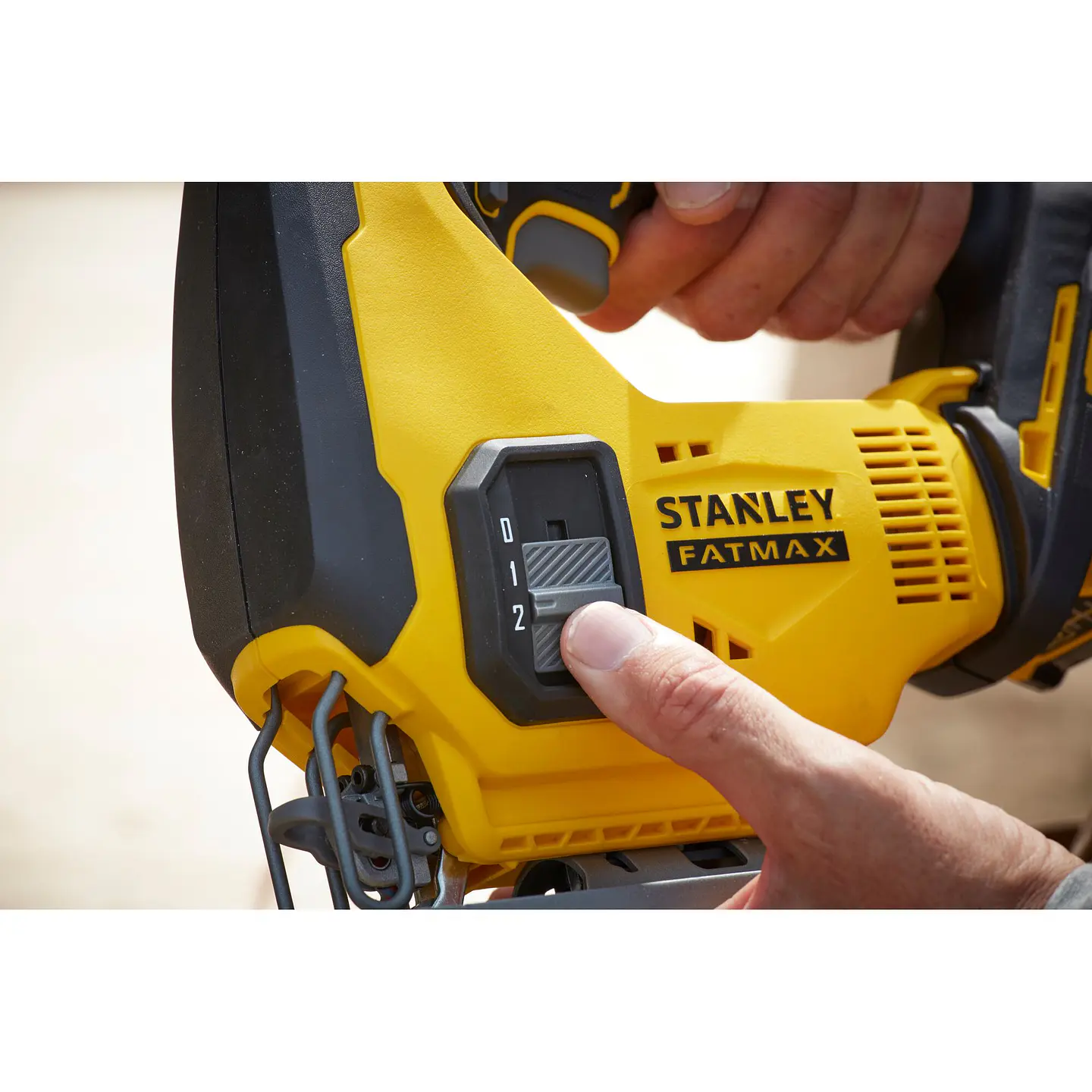 SIERRA CALADORA STANLEY SCJ600B-B3 – 20V MAX  5