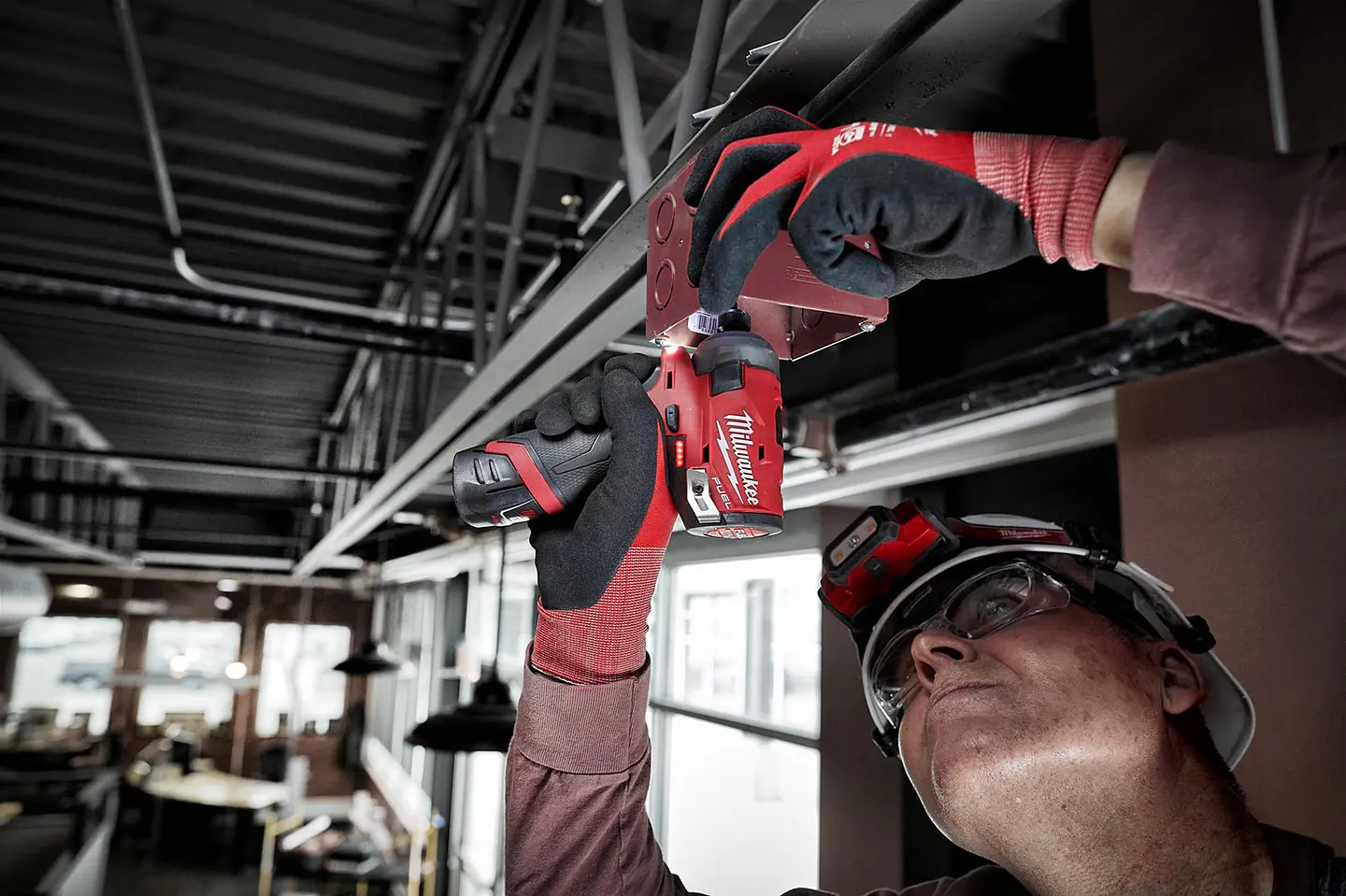 Atornillador de Impacto Hidraulico Milwaukee M12 Surge 2551-22 3