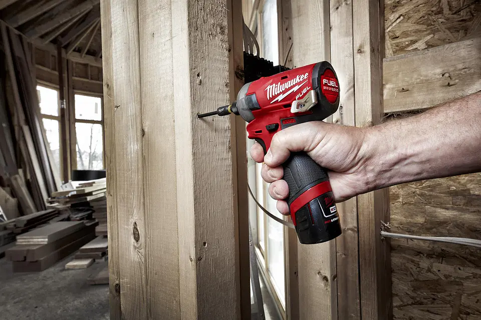Atornillador de Impacto Hidraulico Milwaukee M12 Surge 2551-22 4