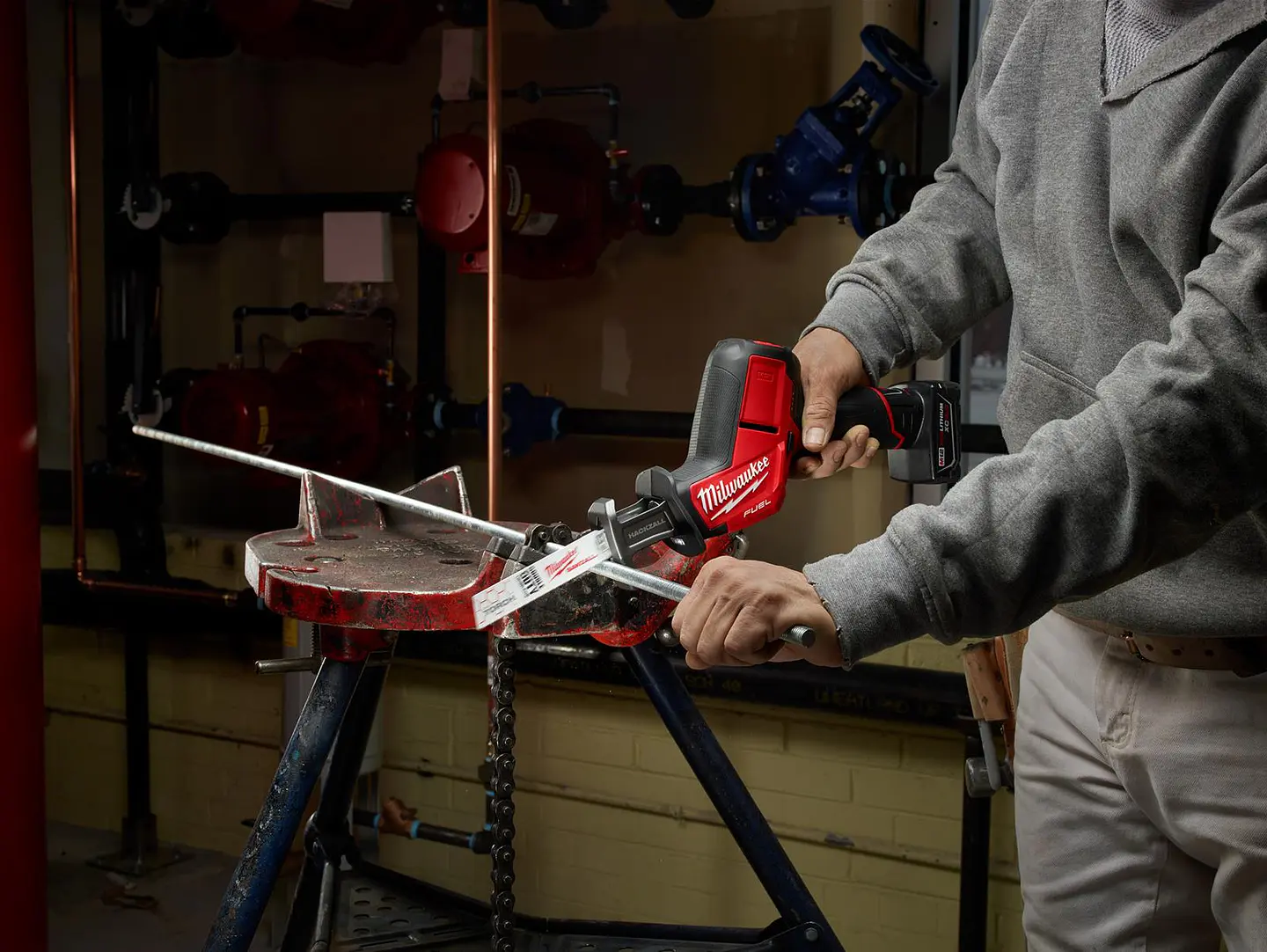 Sierra Sable Inalambrica Milwaukee M12 Fuel 2520-21XC 5