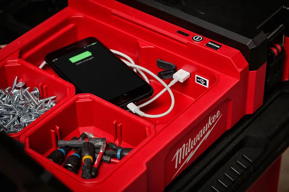 Foco Reflector Milwaukee M12 PACKOUT USB 2356-20 4