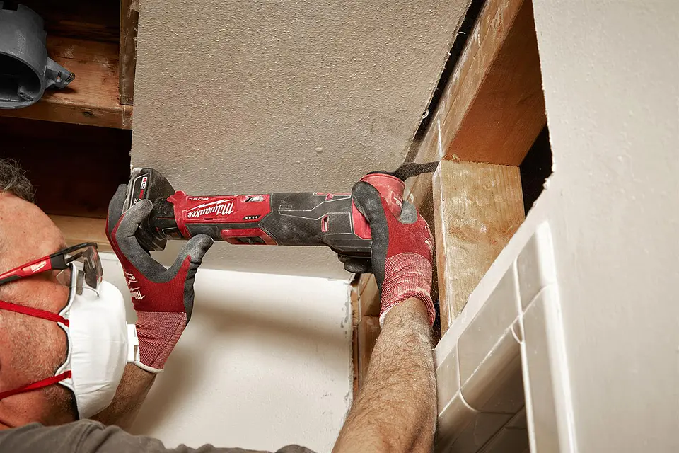 Kit Multiherramienta Milwaukee M12 FUEL 2526-21XC 3
