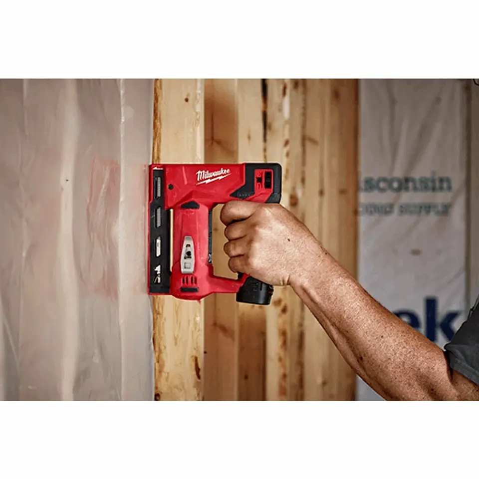 Engrapadora Inalambrica M12 Milwaukee 2447-20 3