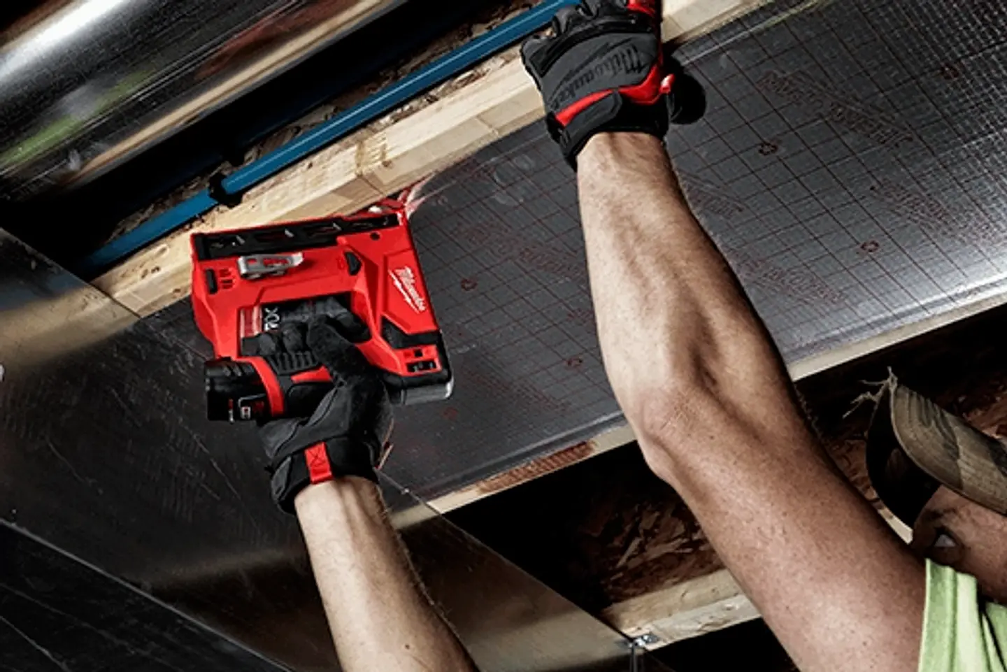 Engrapadora Inalambrica M12 Milwaukee 2447-20 4