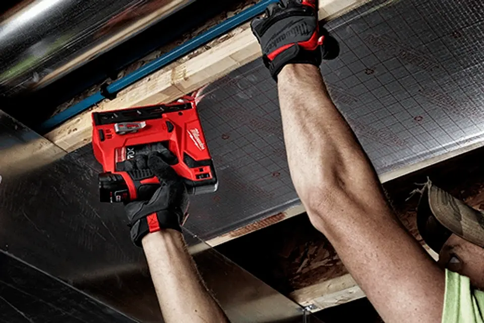 Engrapadora Inalambrica M12 Milwaukee 2447-20 4