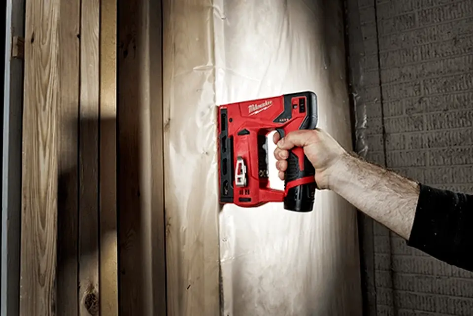Engrapadora Inalambrica M12 Milwaukee 2447-20 6