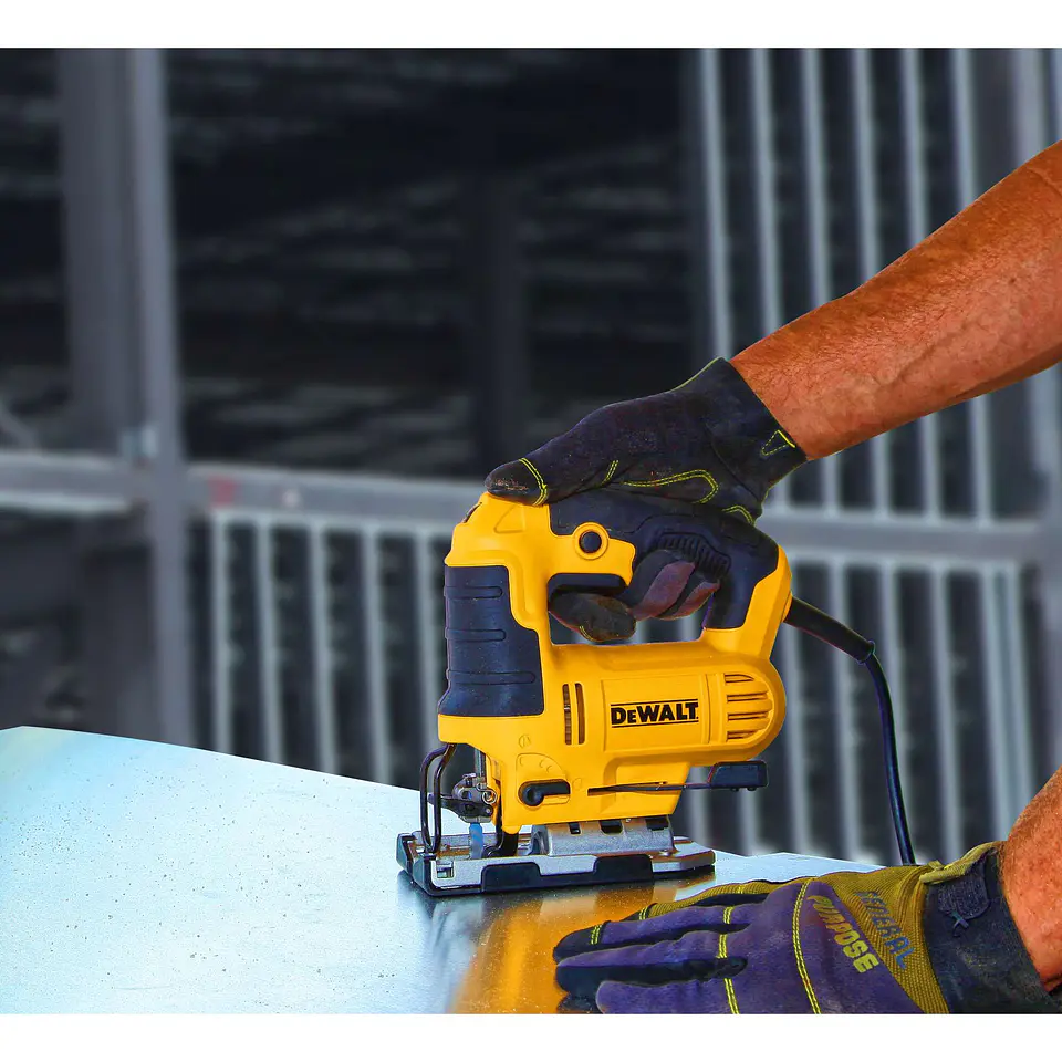 Kit Sierra Caladora 650W + 3 SET Hojas de Calar Dewalt GRATIS 8