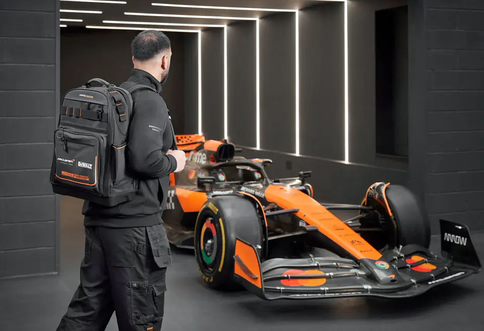 Mochila Mclaren Pro 24L de 43 Bolsillos DEWALT DWST60122-1 6