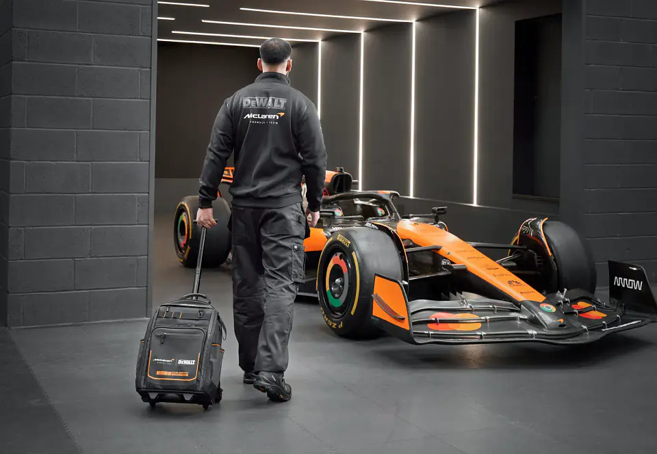 Mochila Mclaren con Ruedas 46 bolsillos DEWALT DWST60101-9 7