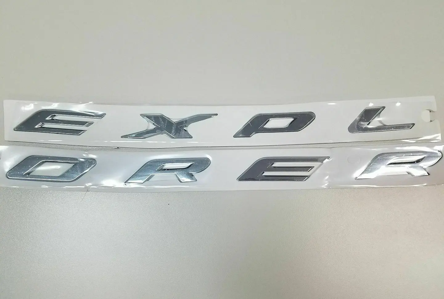 Logo Emblema Frontal Para Ford Explorer Capot Cromado 3