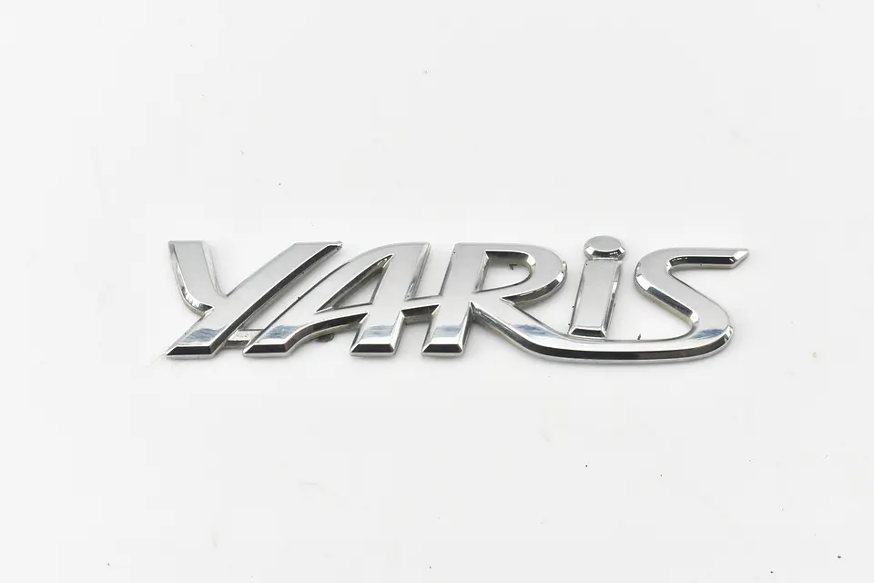 Logo adhesivo Emblema Para Toyota Yaris 13.6x3.1cm 2